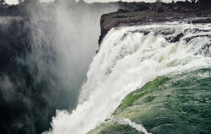Exploring the Wonders of South Africa: Amazing Victoria Falls Tour Packages
